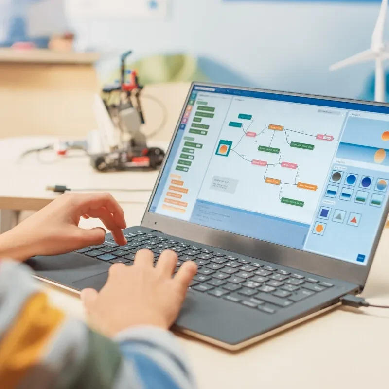 Kind op laptop