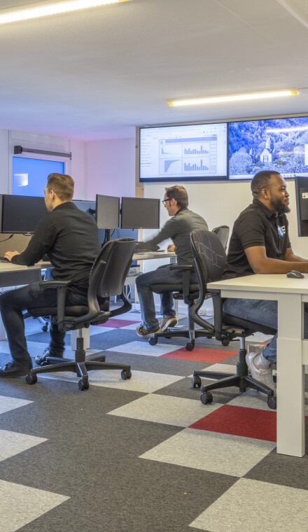 Werkenbij_ITS_ICT_Medewerkers achter bureaus