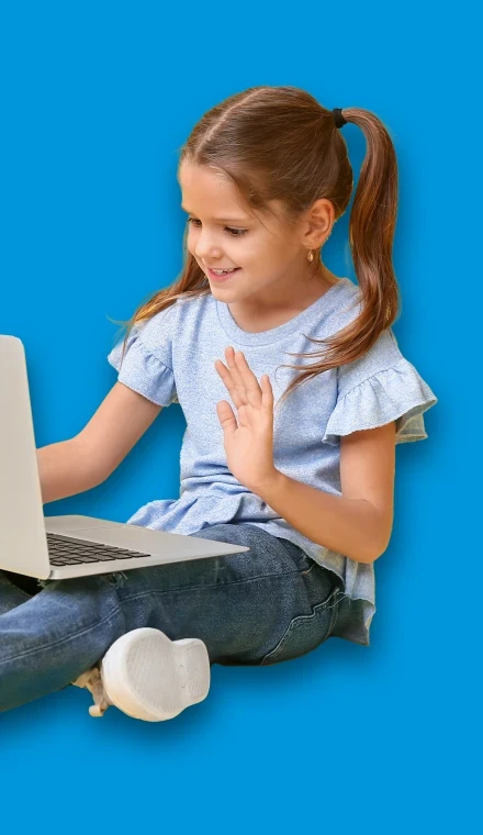 Kind kijkend naar computer