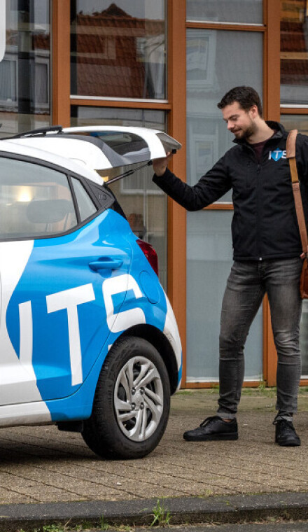 Werkenbij_ITS_ICT_Medewerker bij bedrijfsauto